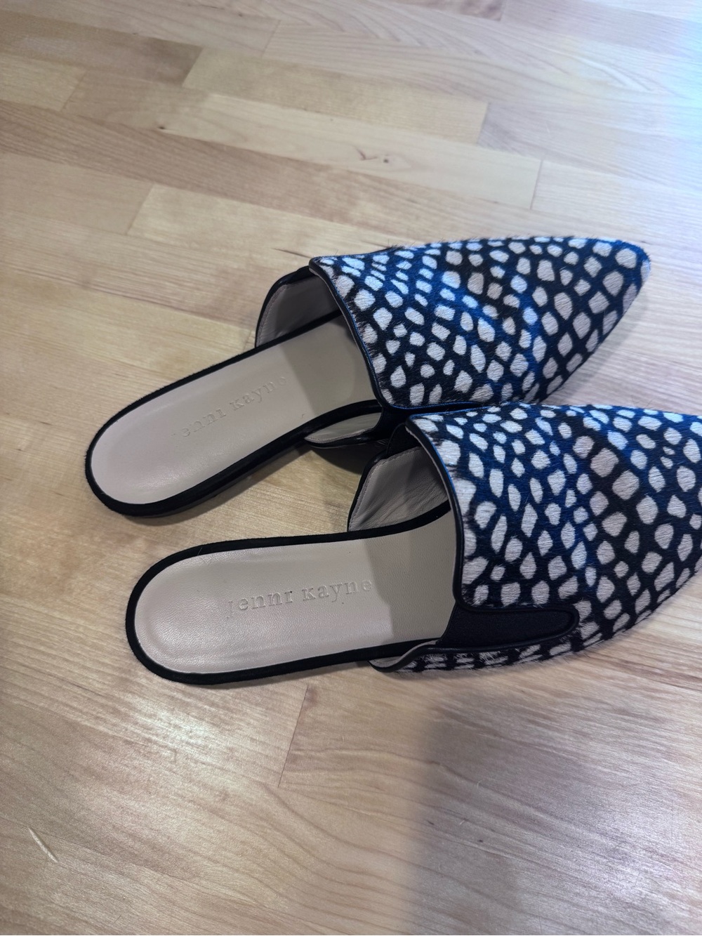 Jenni Kayne Black and Cream Patterned Pointed Mules - Picture 2 of 4